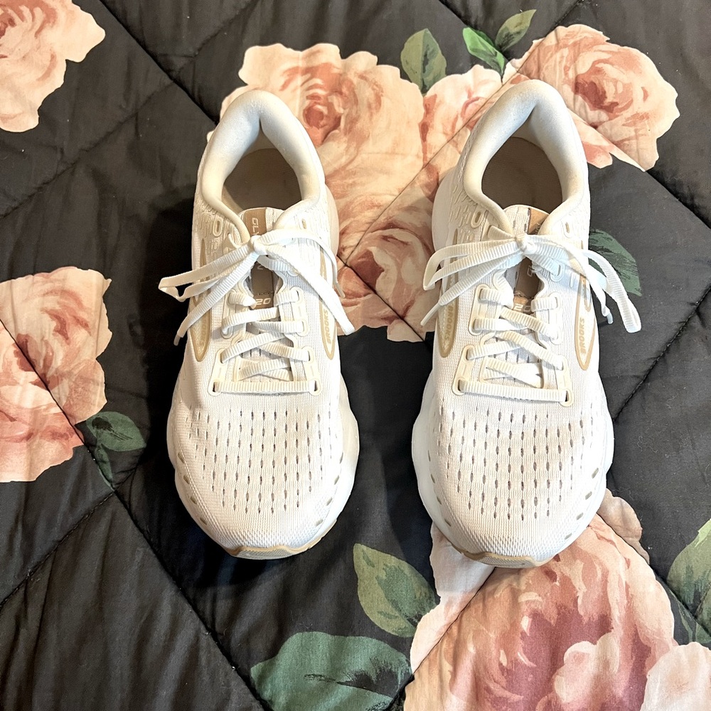 Brooks Glycerin 20 White and Gold Running Shoes Size 9